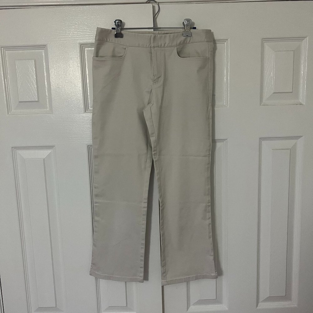 💛 3/$35 U2 beige off white chino cropped trousers